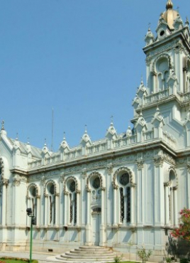 ВЕЛИКДЕН в желязната църква „Свети Стефан“ сред милионите лалета на ИСТАНБУЛ