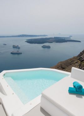 AQUA LUXURY SUITES