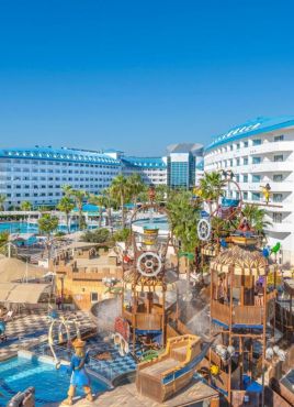 CRYSTAL ADMIRAL RESORT